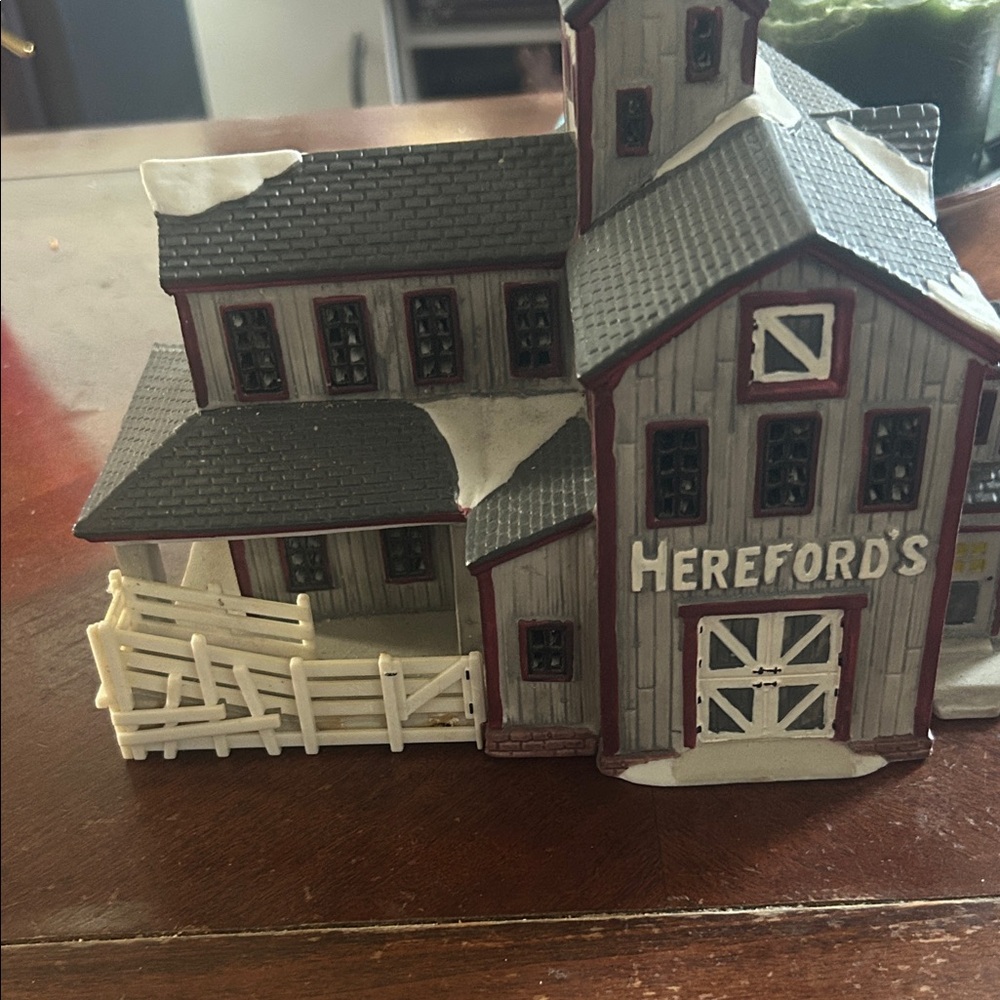 Lemax Hereford's Barn